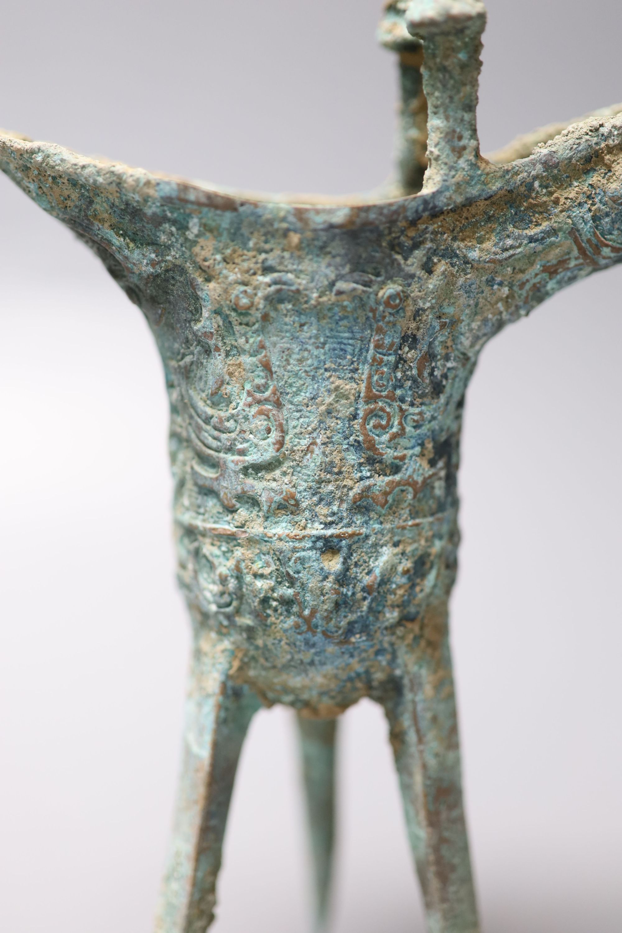 Two Chinese bronze archaistic tripod vessels, height 19cm